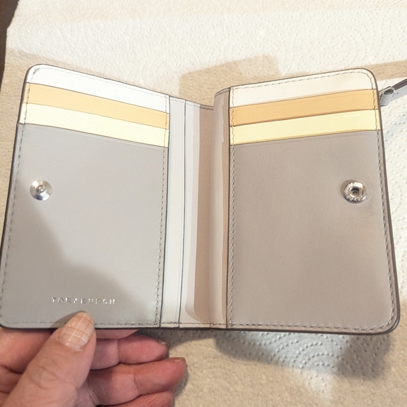 Tory Burch Pebble Leather Wallet in Light Gray - Picture 2 of 4